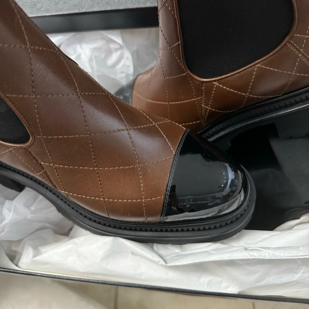 Chanel ankle boots NWT stylish color and shiny fronts - Picture 6 of 14